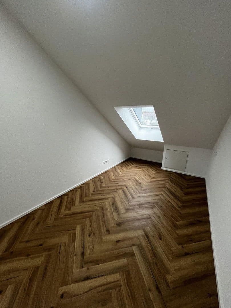 Pronájem bytu 3+1 100 m², Nürtingen, Bádensko-Württembersko Pronájem bytu 3+1 100 m², Nürtingen, Bádensko-Württembersko