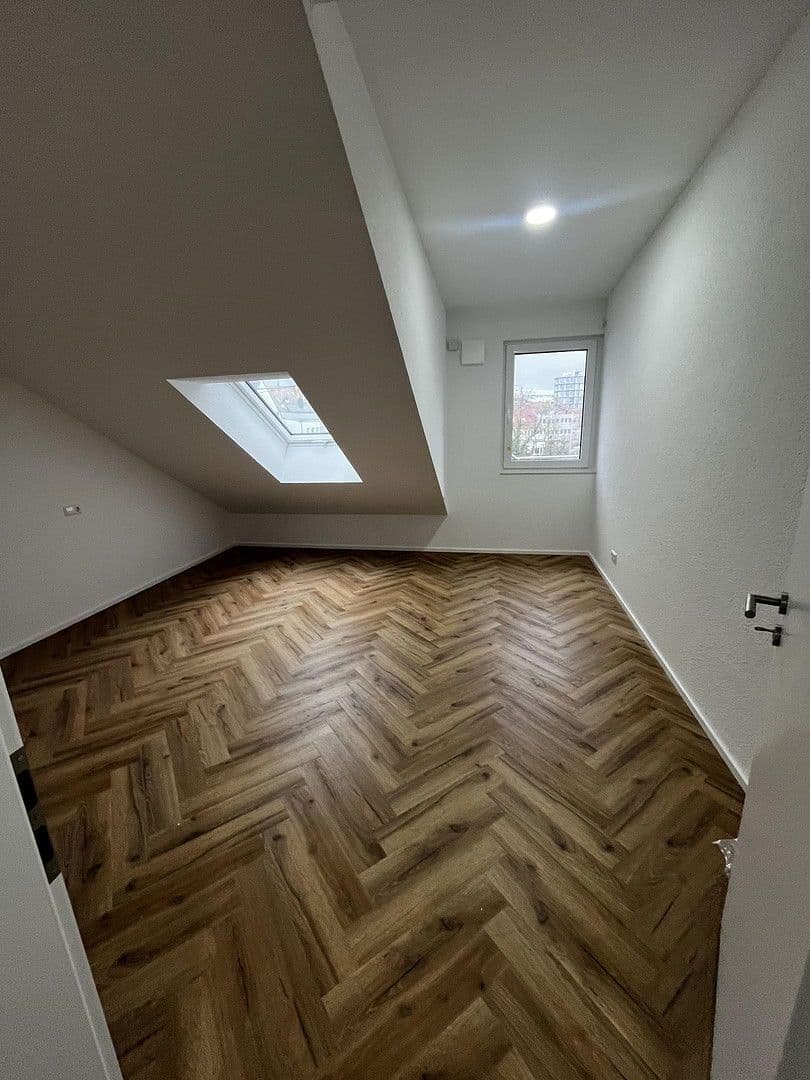 Pronájem bytu 3+1 100 m², Nürtingen, Bádensko-Württembersko Pronájem bytu 3+1 100 m², Nürtingen, Bádensko-Württembersko