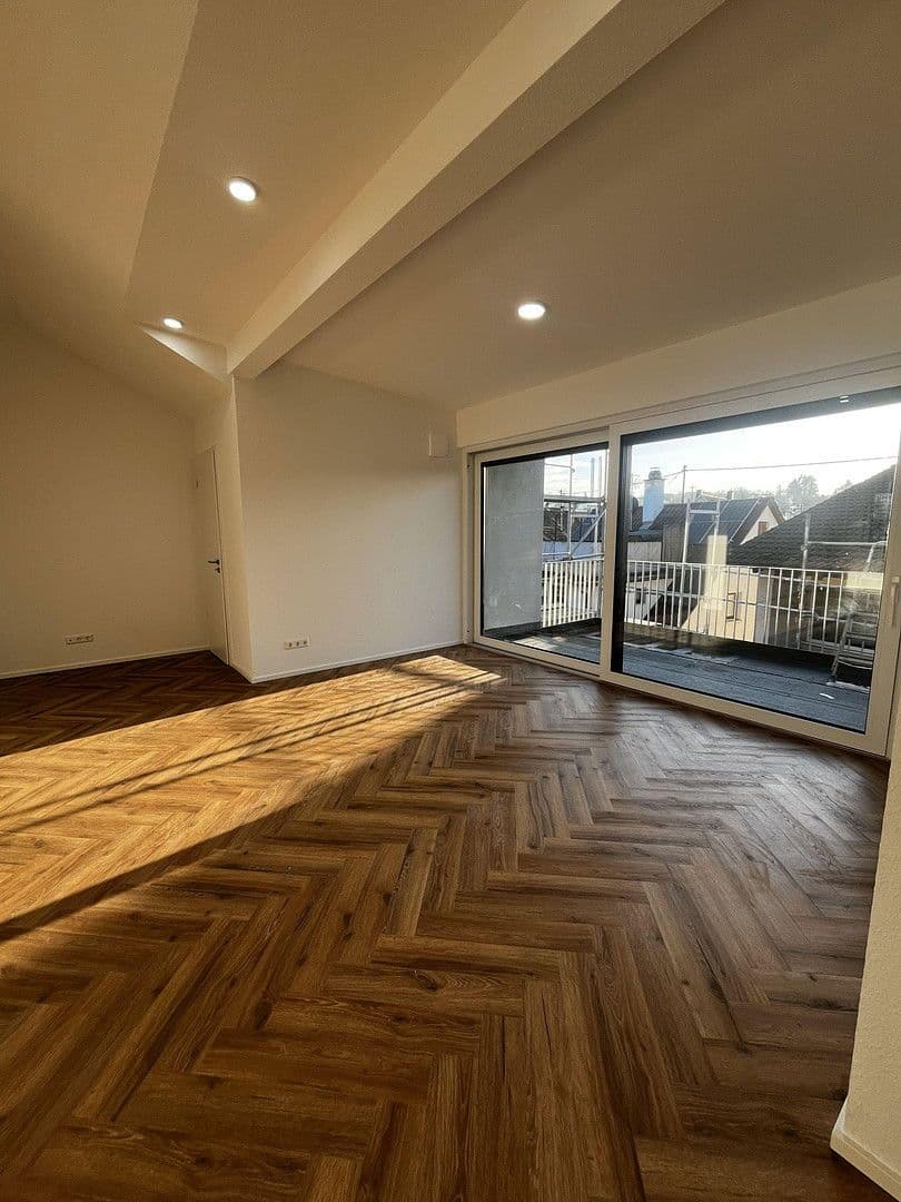 Pronájem bytu 3+1 100 m², Nürtingen, Bádensko-Württembersko Pronájem bytu 3+1 100 m², Nürtingen, Bádensko-Württembersko