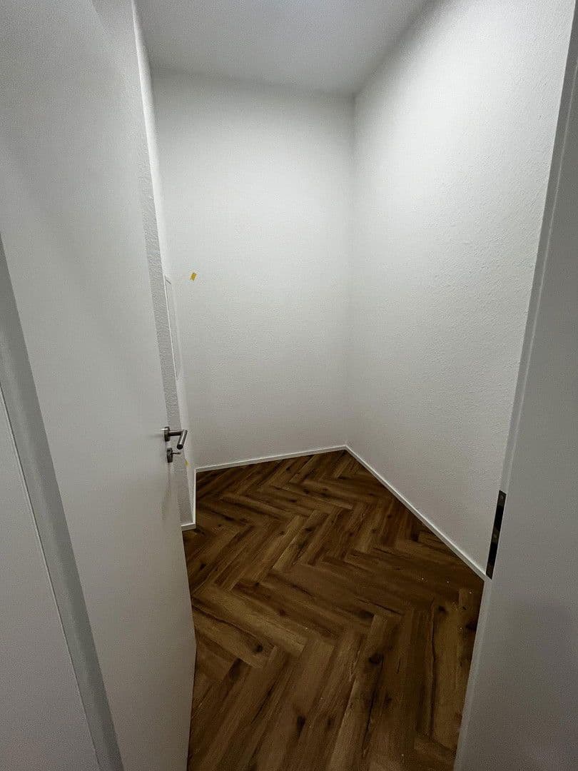 Pronájem bytu 3+1 100 m², Nürtingen, Bádensko-Württembersko Pronájem bytu 3+1 100 m², Nürtingen, Bádensko-Württembersko