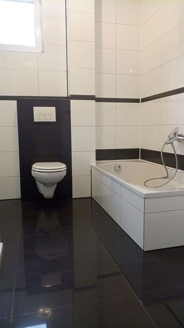 Prodej domu 136 m², pozemek 250 m², Ratingen, Severní Porýní-Vestfálsko Prodej domu 136 m², pozemek 250 m², Ratingen, Severní Porýní-Vestfálsko