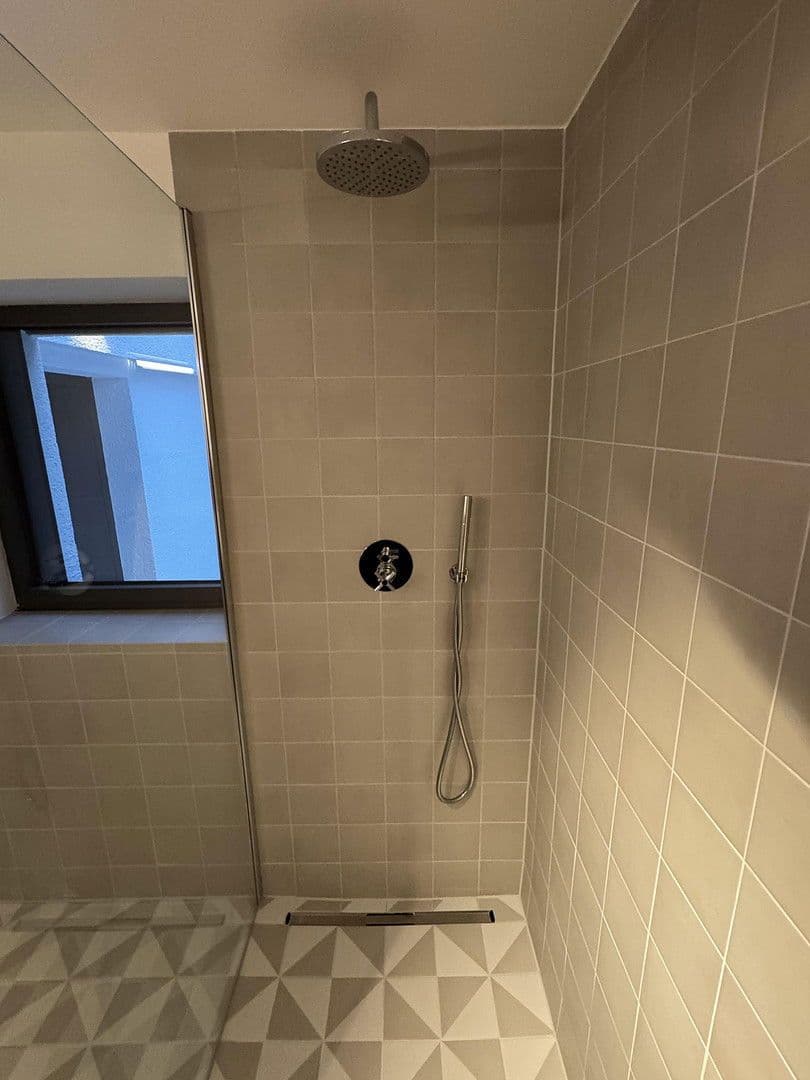 Pronájem bytu 3+1 100 m², Brahmsweg 2, Wiesbaden, Hessen Pronájem bytu 3+1 100 m², Brahmsweg 2, Wiesbaden, Hessen