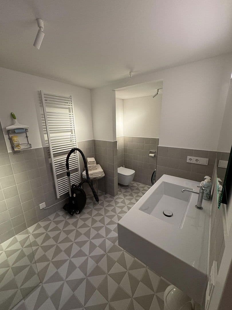 Pronájem bytu 3+1 100 m², Brahmsweg 2, Wiesbaden, Hessen Pronájem bytu 3+1 100 m², Brahmsweg 2, Wiesbaden, Hessen