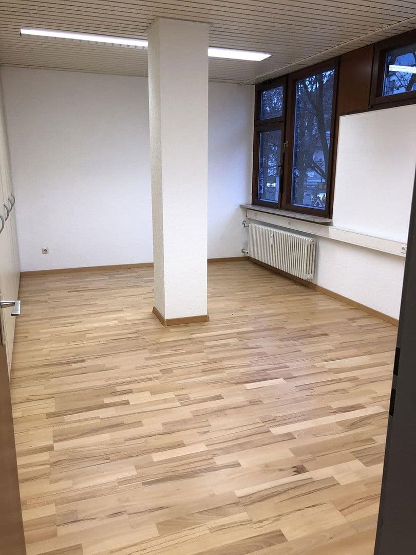 Pronájem kanceláře 55 m², Göppingen, Bádensko-Württembersko Pronájem kanceláře 55 m², Göppingen, Bádensko-Württembersko