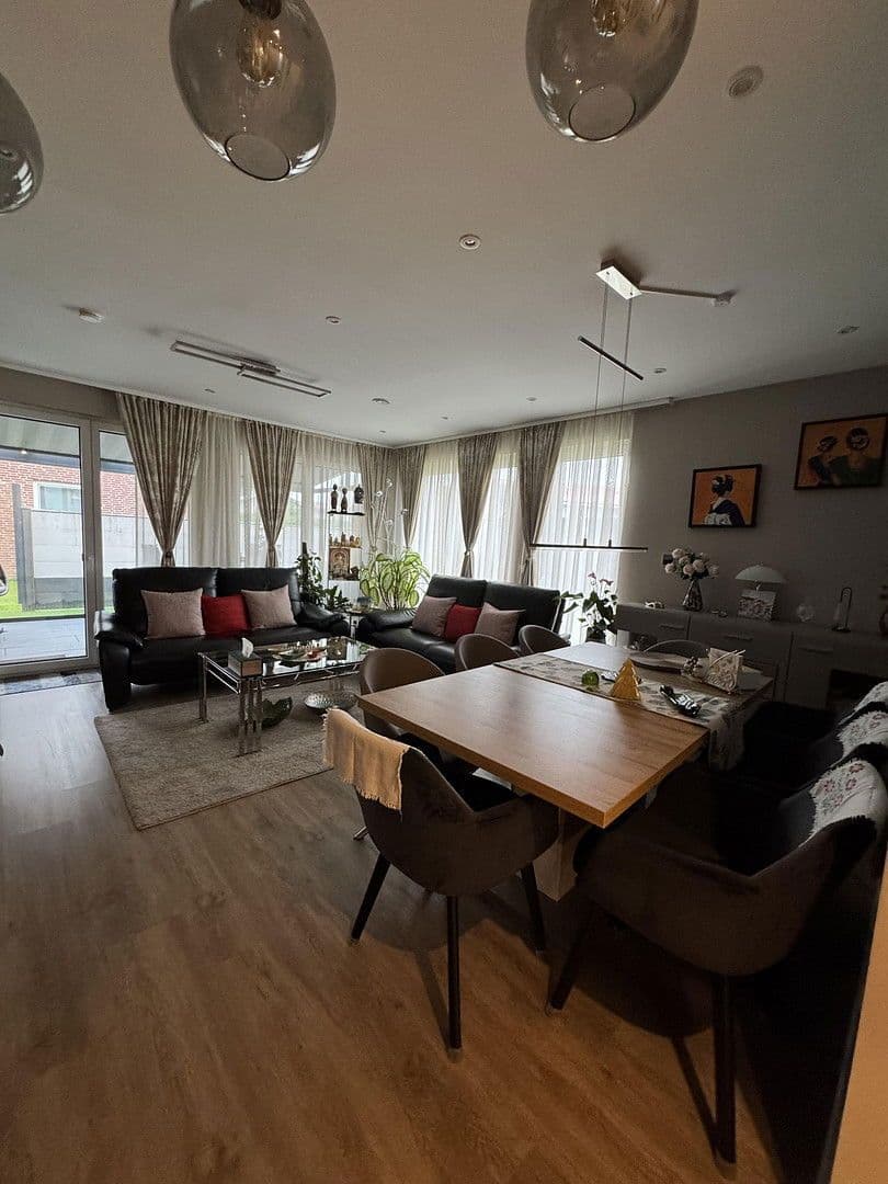 Prodej domu 133 m², pozemek 342 m², Elmshorn, Šlesvicko-Holštýnsko Prodej domu 133 m², pozemek 342 m², Elmshorn, Šlesvicko-Holštýnsko