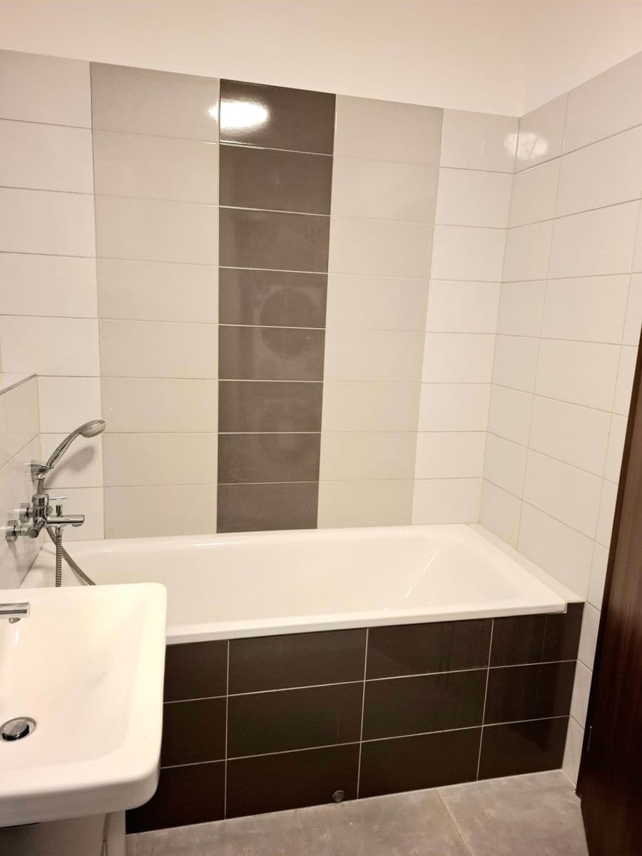 Pronájem bytu 2+1 53 m², Pri Hrubej lúke, Dúbravka, Bratislavský kraj Pronájem bytu 2+1 53 m², Pri Hrubej lúke, Dúbravka, Bratislavský kraj