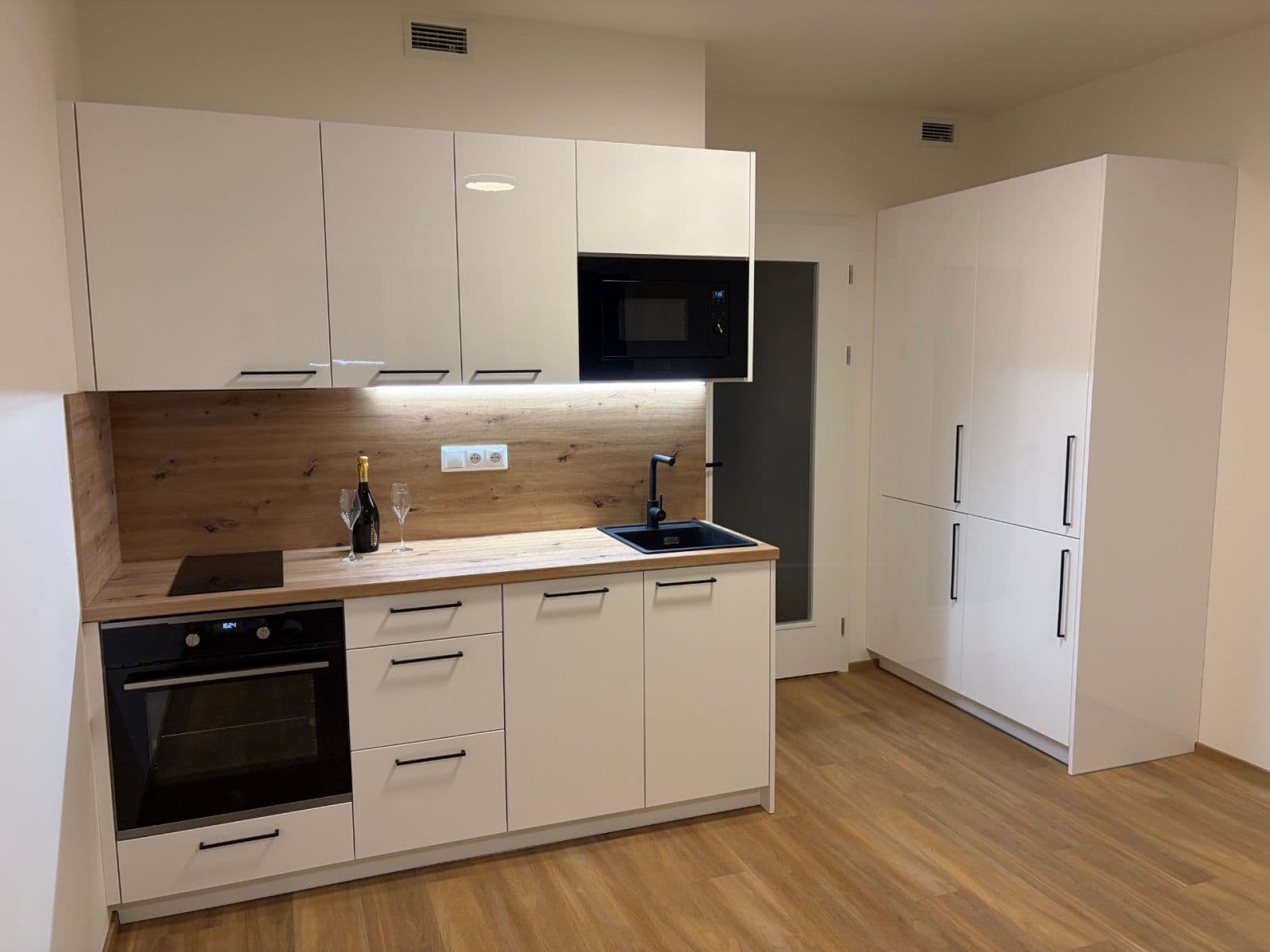 Pronájem bytu 1+kk 32 m², Poděbradská, Praha, Praha Pronájem bytu 1+kk 32 m², Poděbradská, Praha, Praha