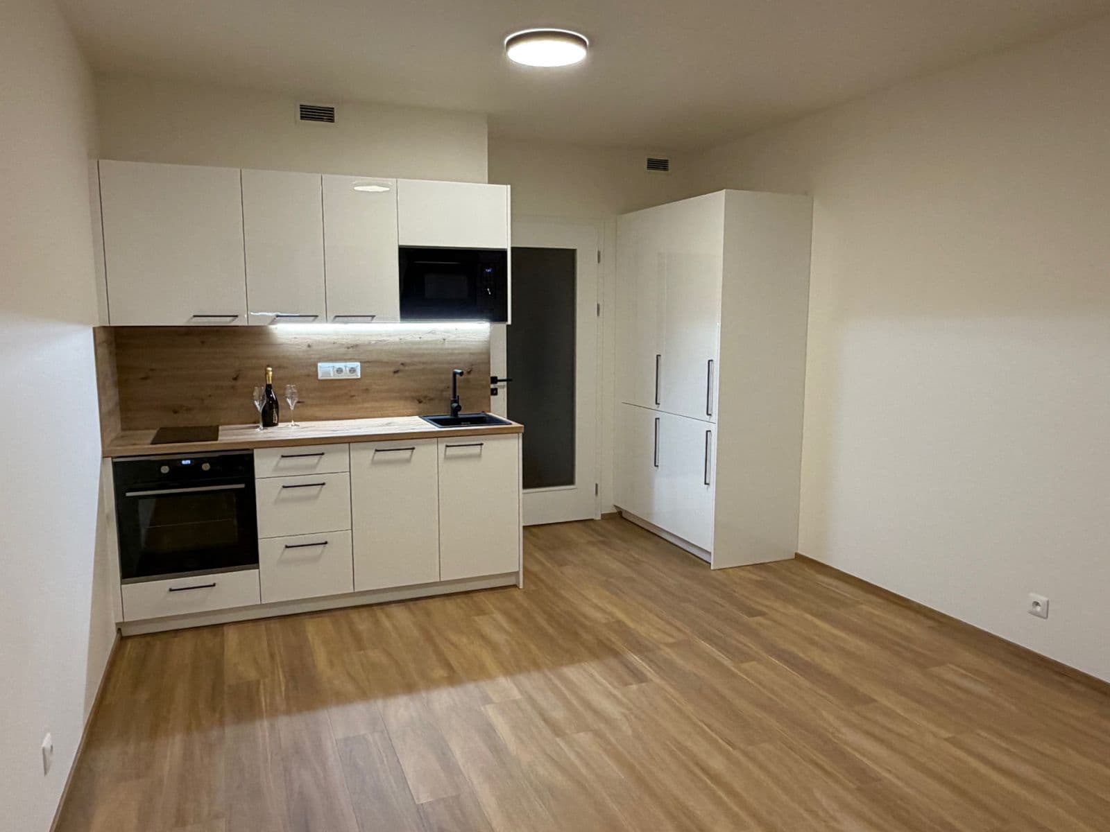 Pronájem bytu 1+kk 32 m², Poděbradská, Praha, Praha Pronájem bytu 1+kk 32 m², Poděbradská, Praha, Praha