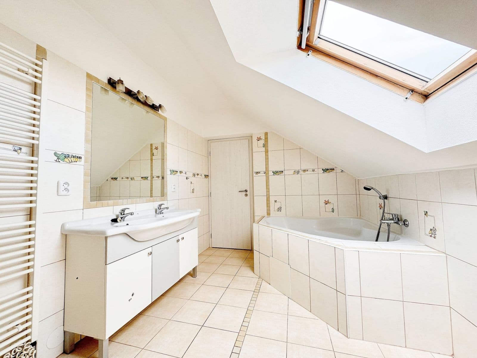 Pronájem bytu 3+1 119 m², Žitná, Šestajovice, Středočeský kraj Pronájem bytu 3+1 119 m², Žitná, Šestajovice, Středočeský kraj