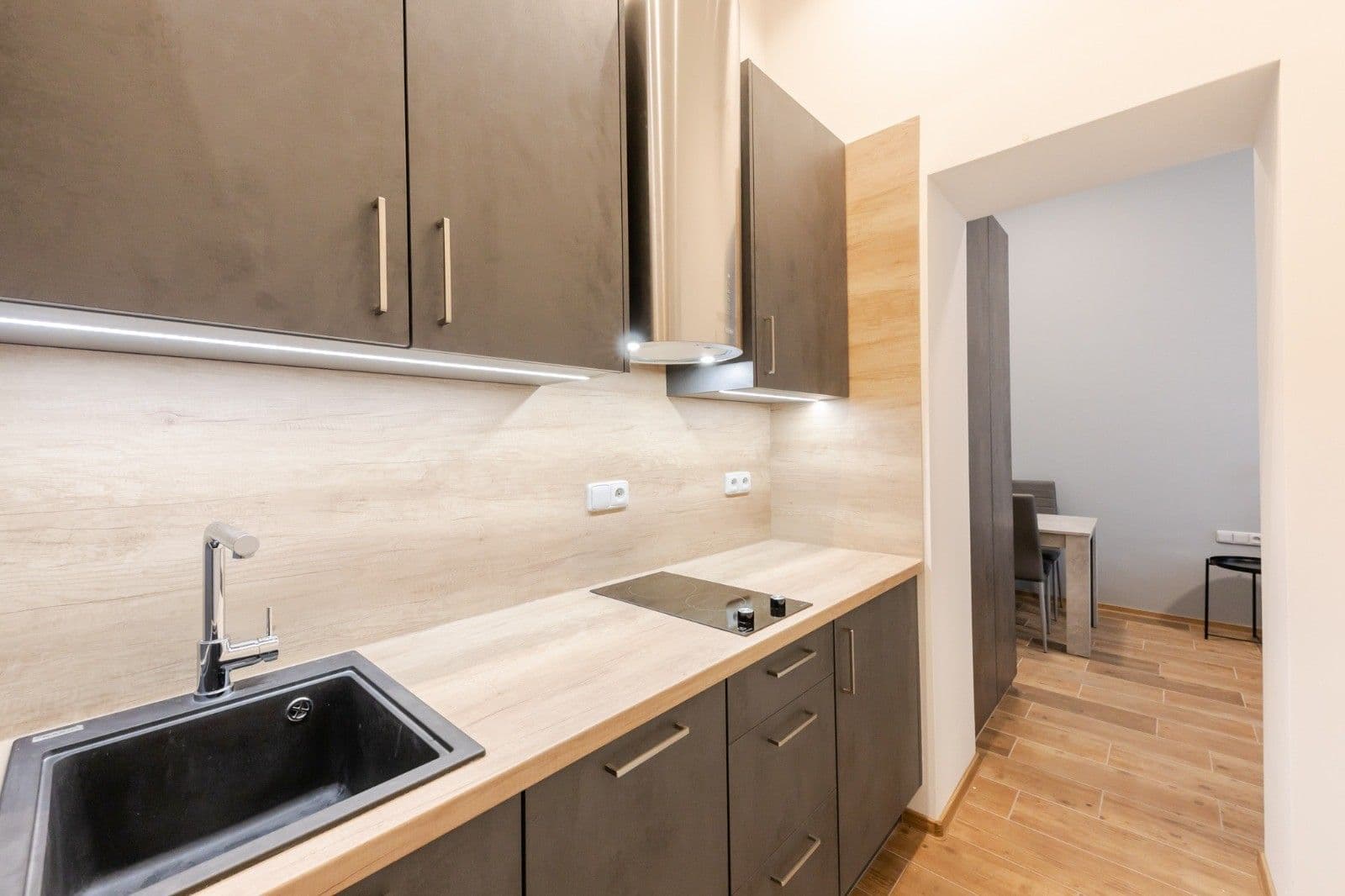 Pronájem bytu 1+kk 23 m², Janáčkovo nábřeží, Praha, Praha Pronájem bytu 1+kk 23 m², Janáčkovo nábřeží, Praha, Praha