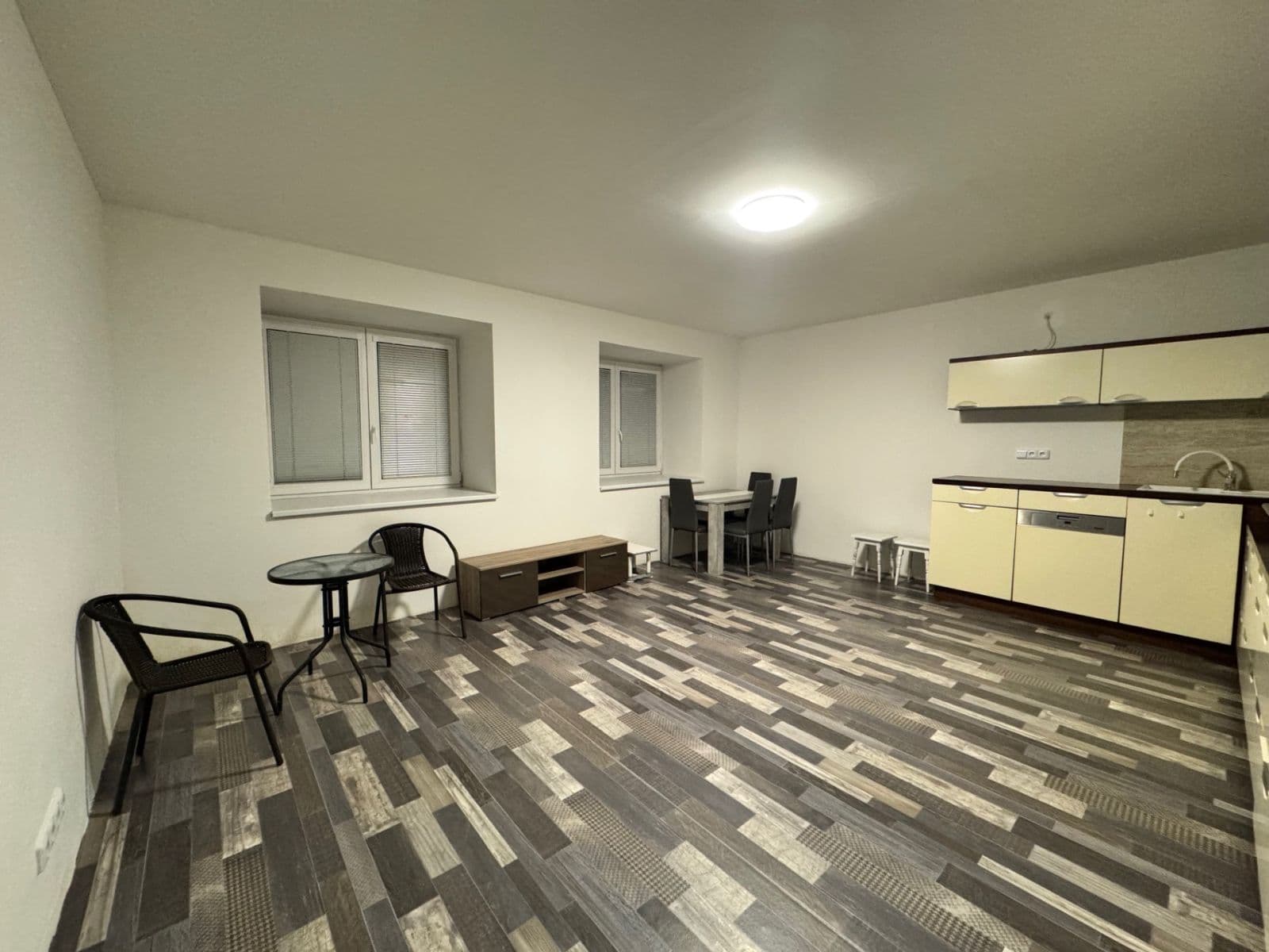 Pronájem bytu 2+kk 55 m², Štenclova, Dašice, Pardubický kraj Pronájem bytu 2+kk 55 m², Štenclova, Dašice, Pardubický kraj