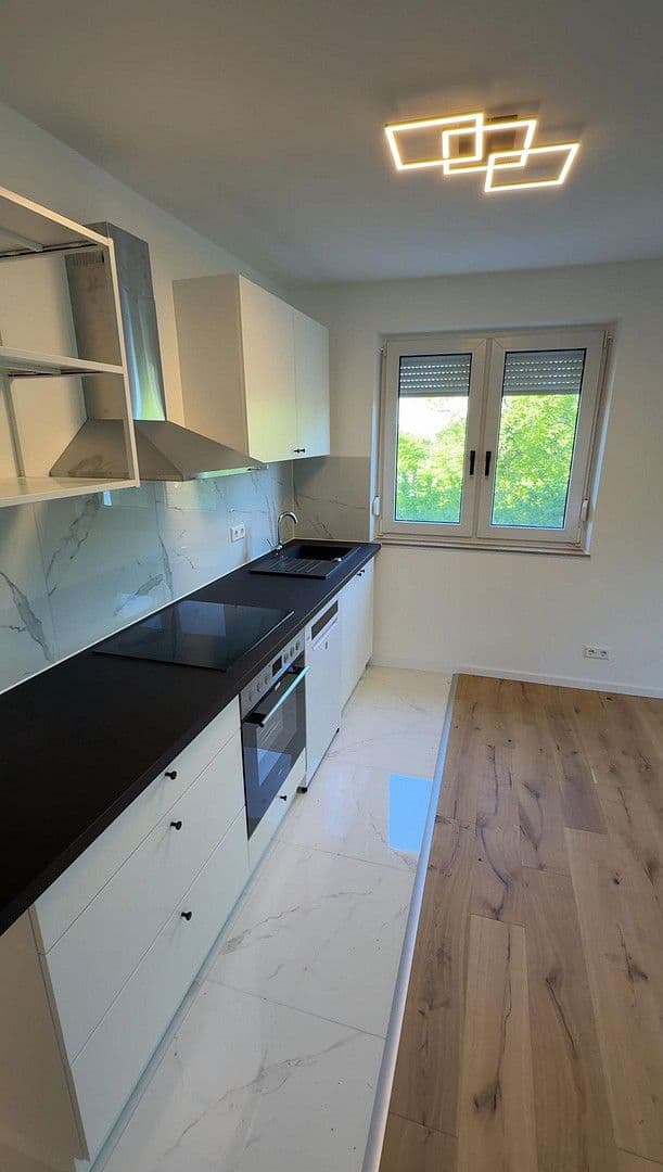 Pronájem bytu 3+1 68 m², Stuttgart, Bádensko-Württembersko Pronájem bytu 3+1 68 m², Stuttgart, Bádensko-Württembersko