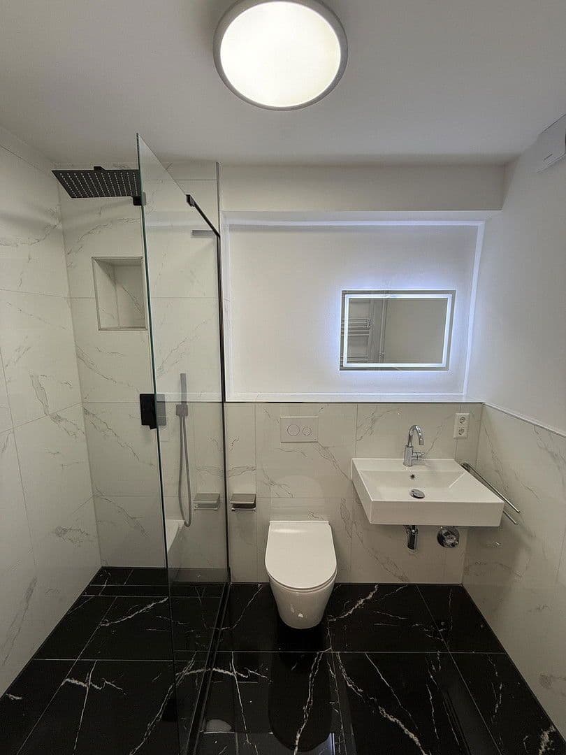 Pronájem bytu 3+1 68 m², Stuttgart, Bádensko-Württembersko Pronájem bytu 3+1 68 m², Stuttgart, Bádensko-Württembersko