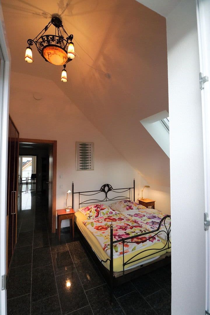 Pronájem bytu 3+1 90 m², Senftenauerstraße 154, München, Bavorsko Pronájem bytu 3+1 90 m², Senftenauerstraße 154, München, Bavorsko