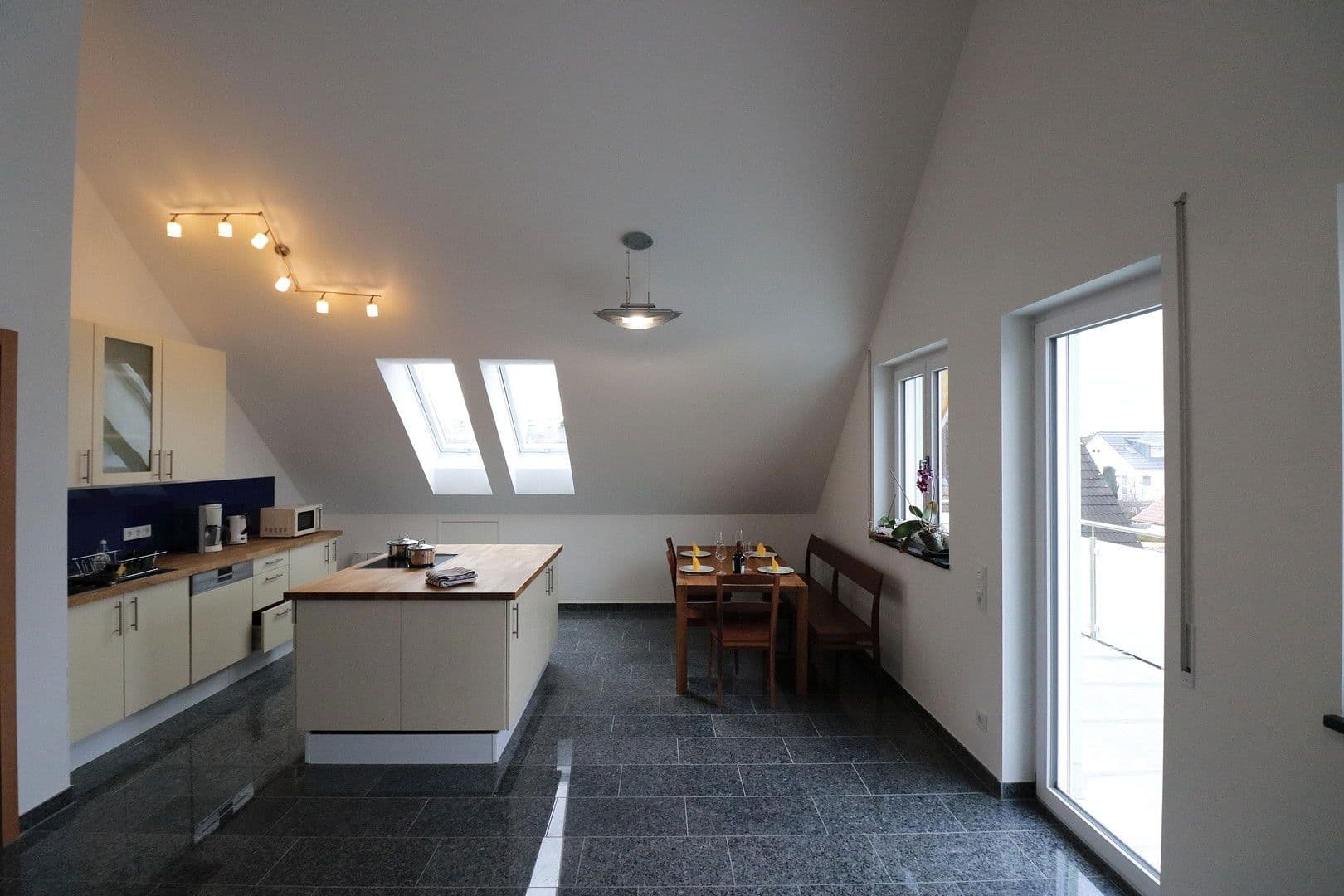 Pronájem bytu 3+1 90 m², Senftenauerstraße 154, München, Bavorsko Pronájem bytu 3+1 90 m², Senftenauerstraße 154, München, Bavorsko