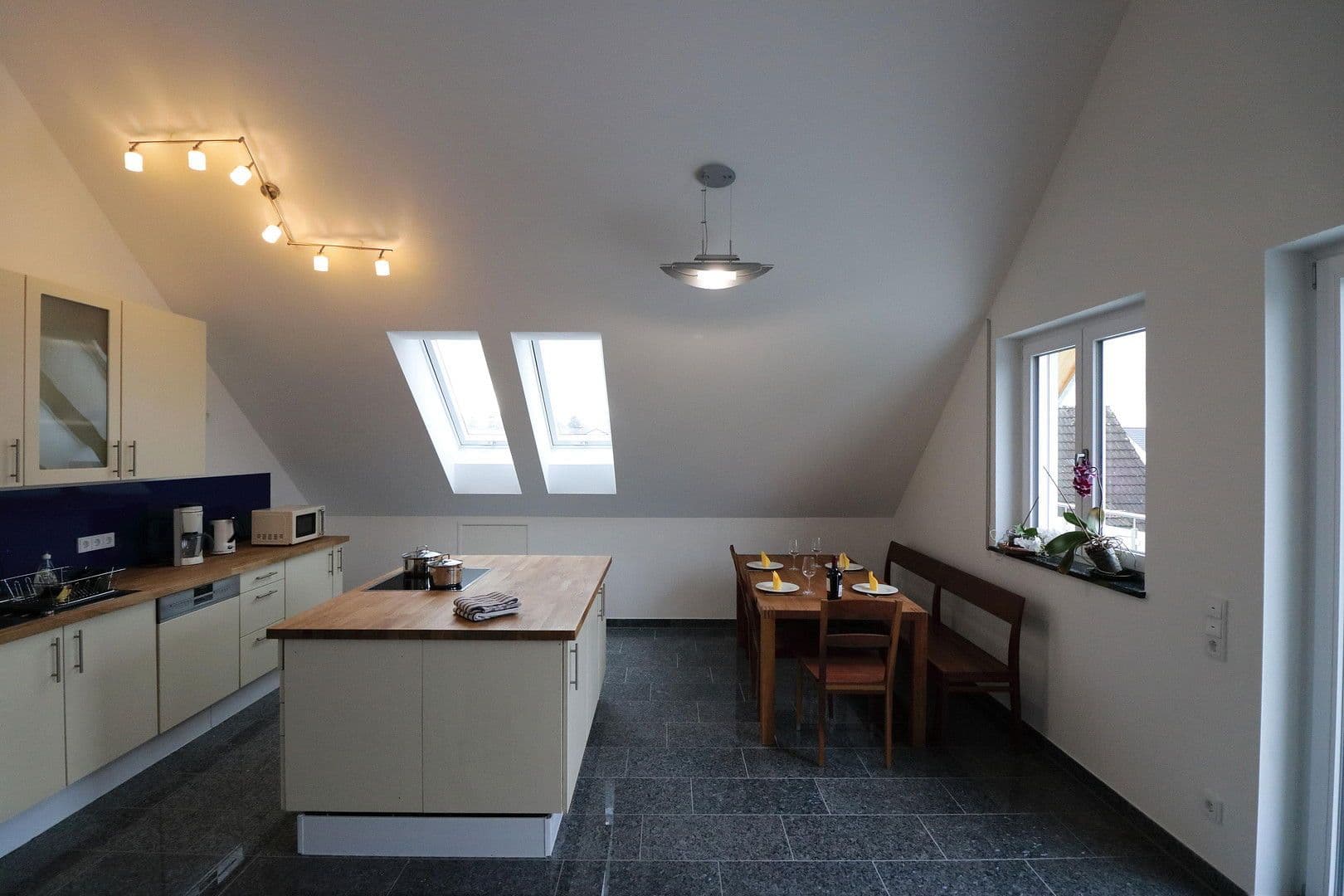 Pronájem bytu 3+1 90 m², Senftenauerstraße 154, München, Bavorsko Pronájem bytu 3+1 90 m², Senftenauerstraße 154, München, Bavorsko