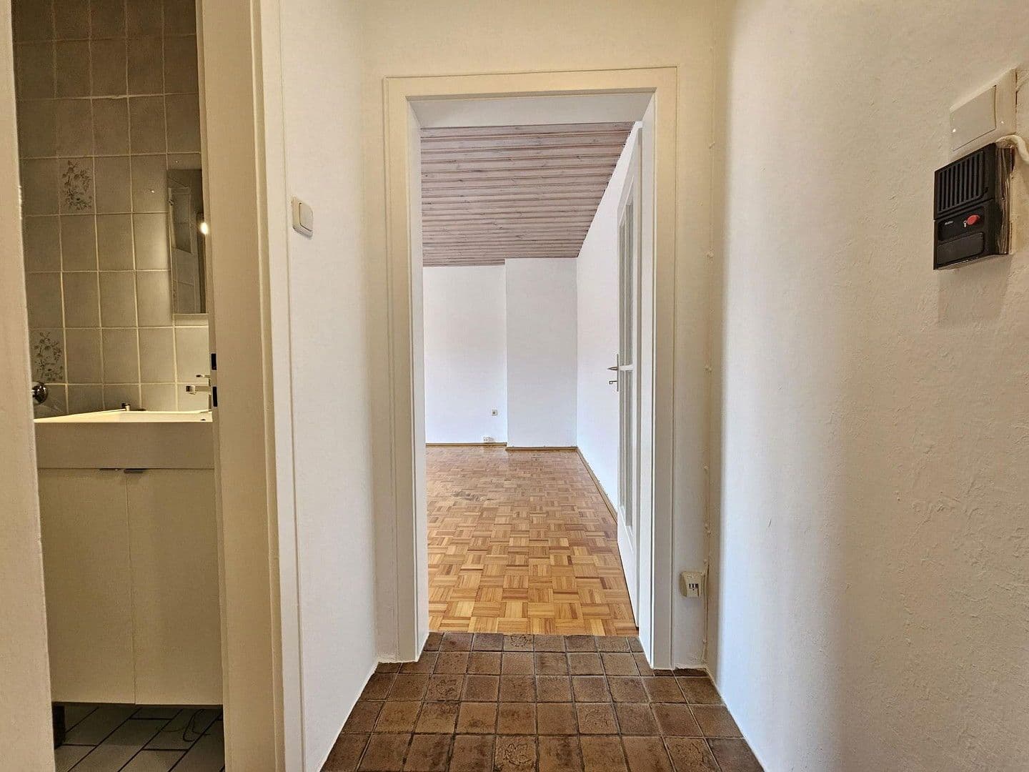 Pronájem bytu 1+1 31 m², Bonner Straße 18, München, Bavorsko Pronájem bytu 1+1 31 m², Bonner Straße 18, München, Bavorsko