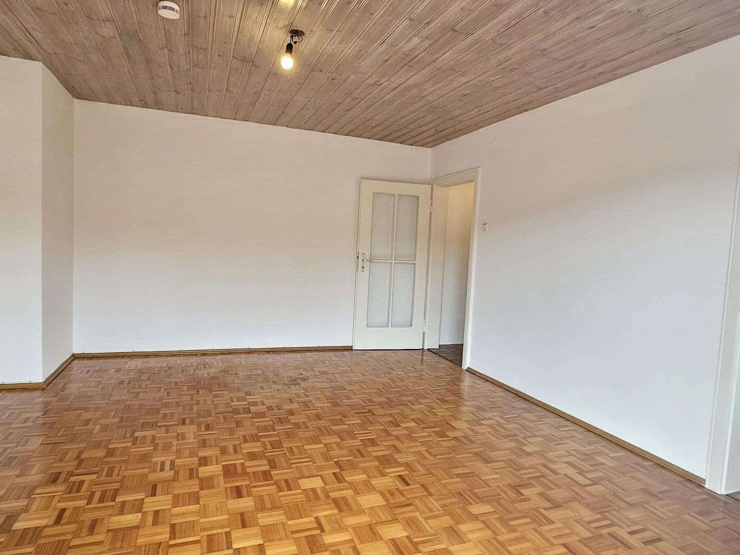 Pronájem bytu 1+1 31 m², Bonner Straße 18, München, Bavorsko Pronájem bytu 1+1 31 m², Bonner Straße 18, München, Bavorsko