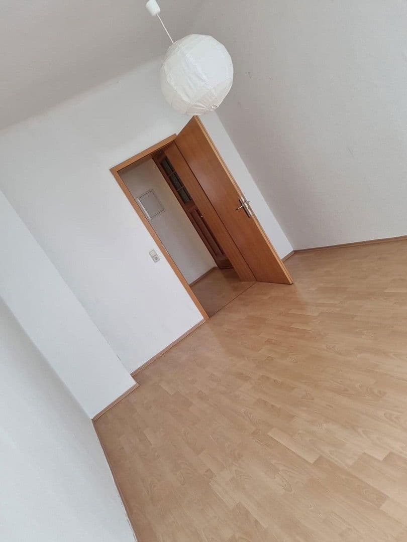 Pronájem bytu 3+1 78 m², Taubestraße 22, Leipzig, Sasko Pronájem bytu 3+1 78 m², Taubestraße 22, Leipzig, Sasko