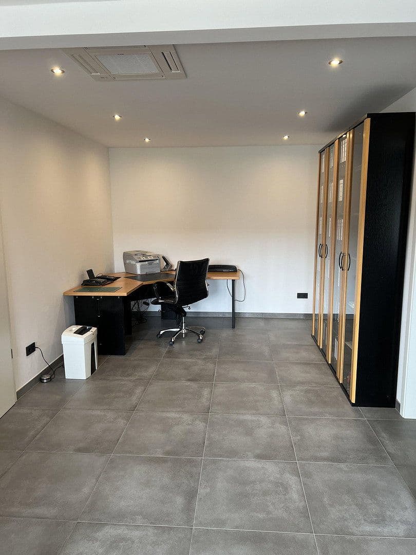 Prodej nebytového prostoru 2.254 m², Leopoldshöhe, Severní Porýní-Vestfálsko Prodej nebytového prostoru 2.254 m², Leopoldshöhe, Severní Porýní-Vestfálsko