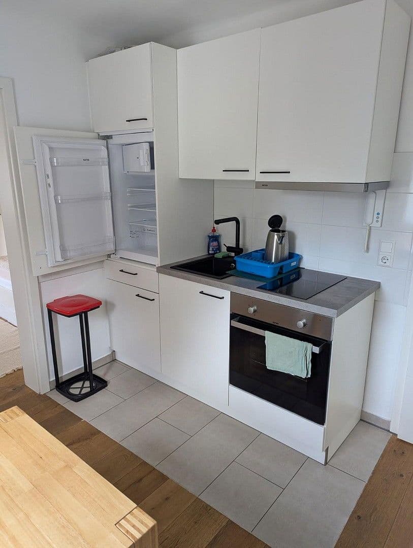 Pronájem bytu 2+1 28 m², Stuttgart, Bádensko-Württembersko Pronájem bytu 2+1 28 m², Stuttgart, Bádensko-Württembersko