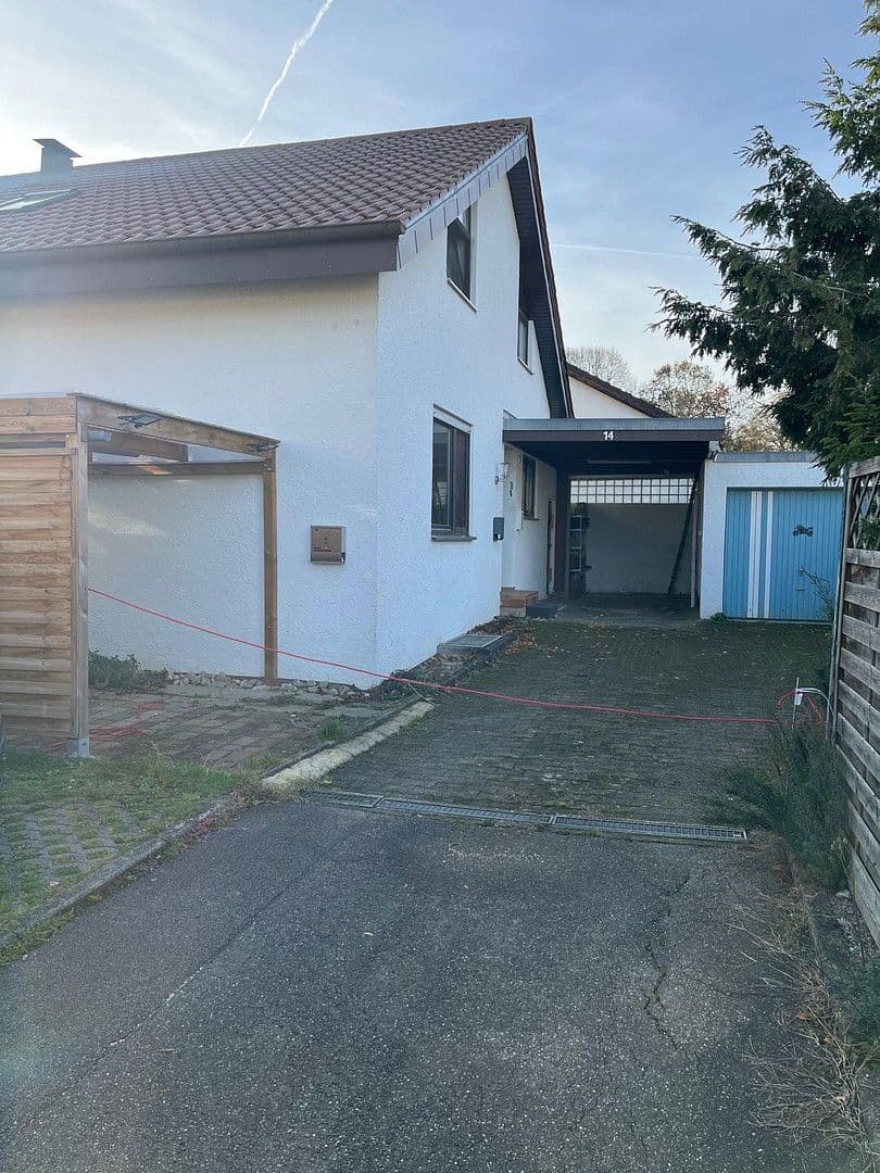 Prodej domu 245 m², pozemek 431 m², Hattenhofen, Bádensko-Württembersko Prodej domu 245 m², pozemek 431 m², Hattenhofen, Bádensko-Württembersko