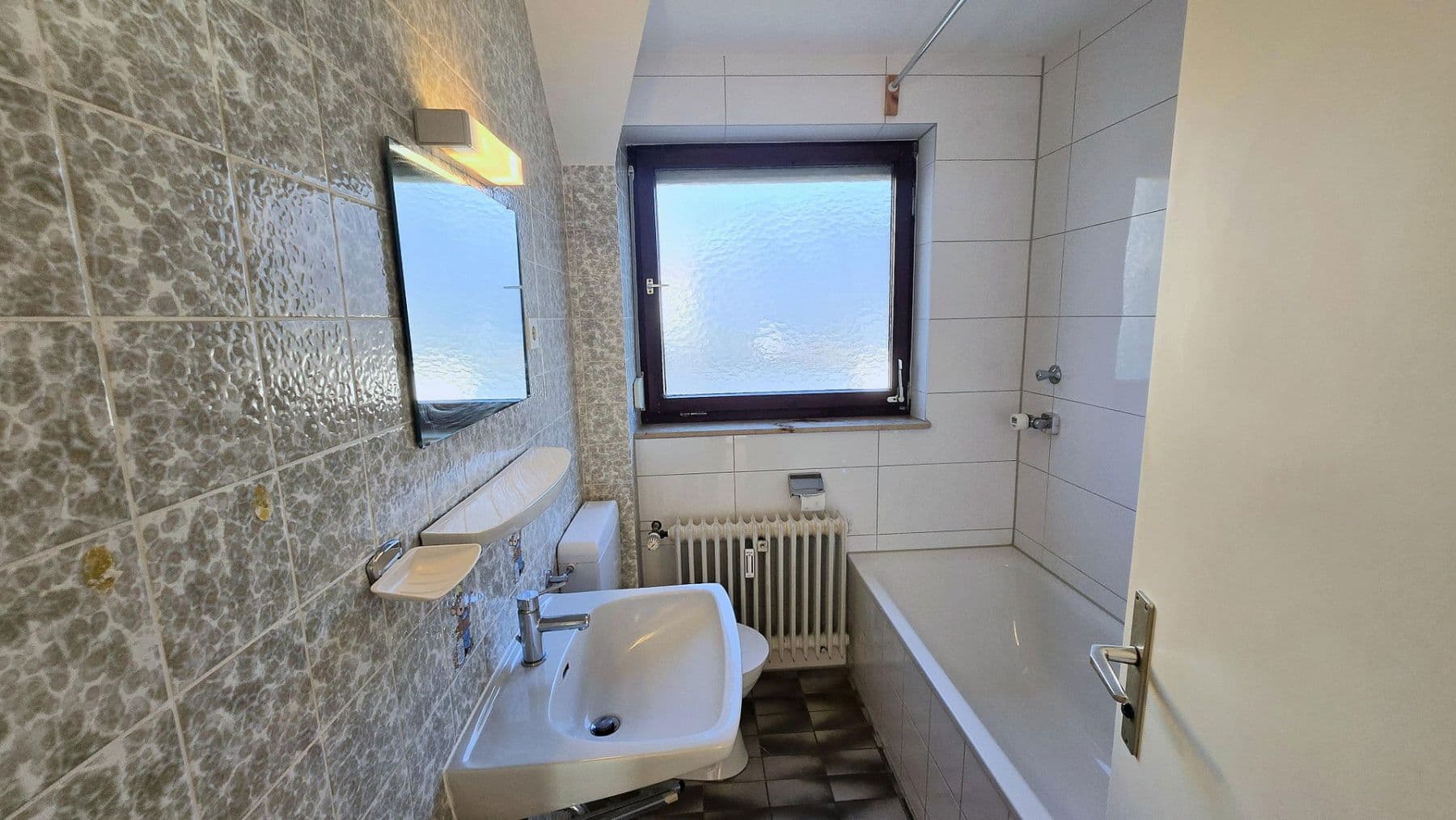 Prodej bytu 3+1 80 m², Brühlstr. 13, Beuren, Bádensko-Württembersko Prodej bytu 3+1 80 m², Brühlstr. 13, Beuren, Bádensko-Württembersko