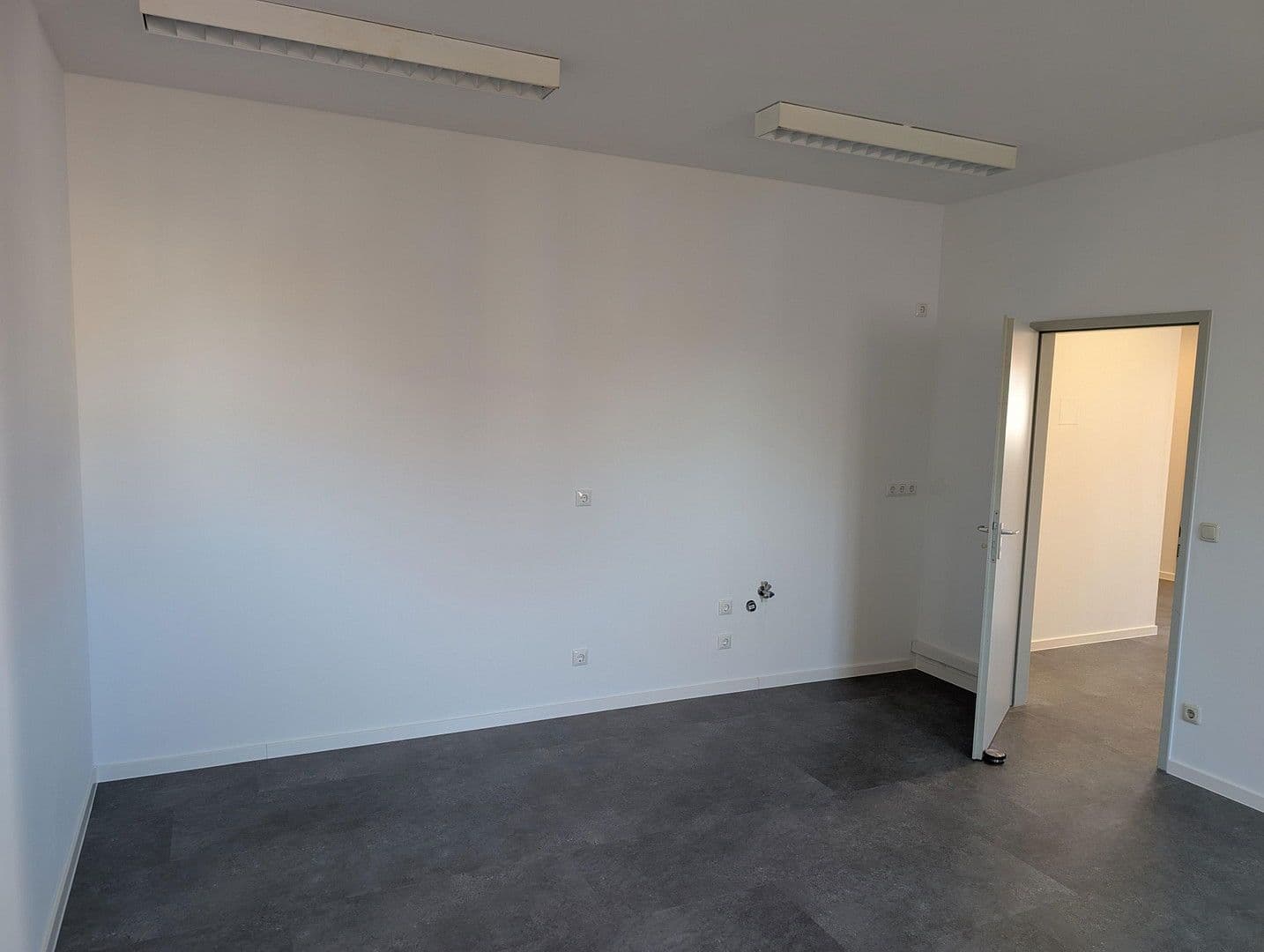 Pronájem kanceláře 116 m², Waltershäuser Straße 21, Gotha, Durynsko Pronájem kanceláře 116 m², Waltershäuser Straße 21, Gotha, Durynsko