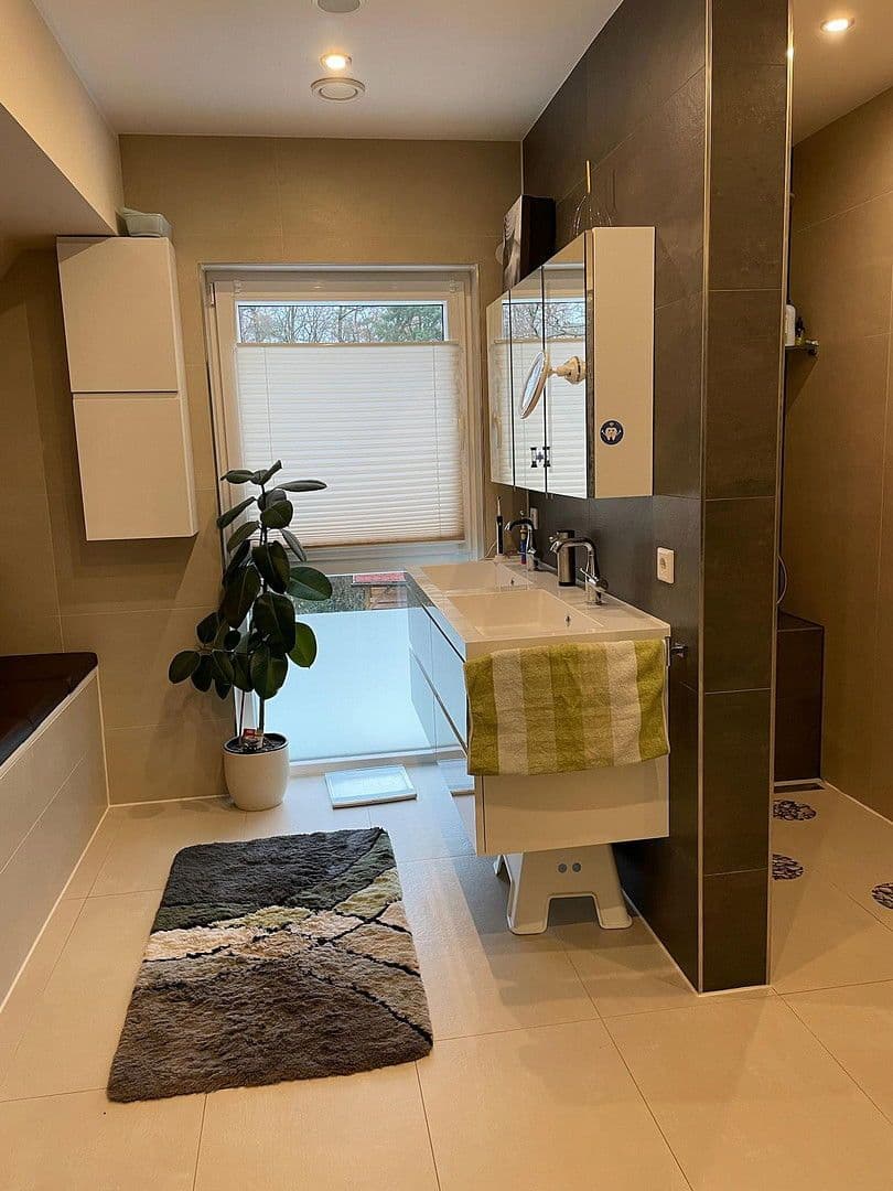 Prodej domu 141 m², pozemek 711 m², Bielefeld, Severní Porýní-Vestfálsko Prodej domu 141 m², pozemek 711 m², Bielefeld, Severní Porýní-Vestfálsko