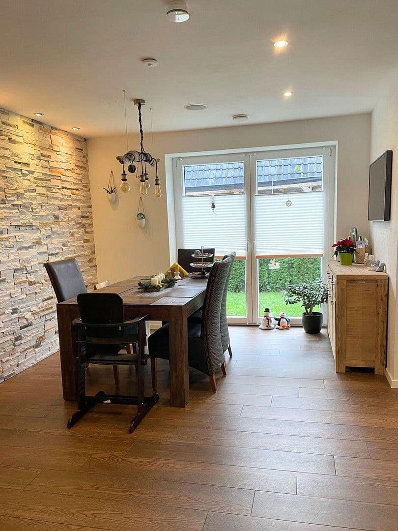 Prodej domu 141 m², pozemek 711 m², Bielefeld, Severní Porýní-Vestfálsko Prodej domu 141 m², pozemek 711 m², Bielefeld, Severní Porýní-Vestfálsko