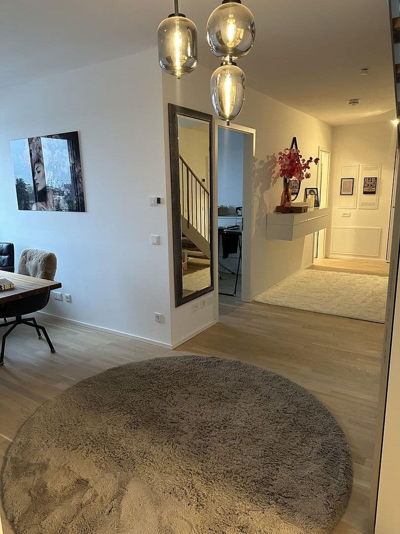 Pronájem bytu 3+1 112 m², München, Bavorsko Pronájem bytu 3+1 112 m², München, Bavorsko