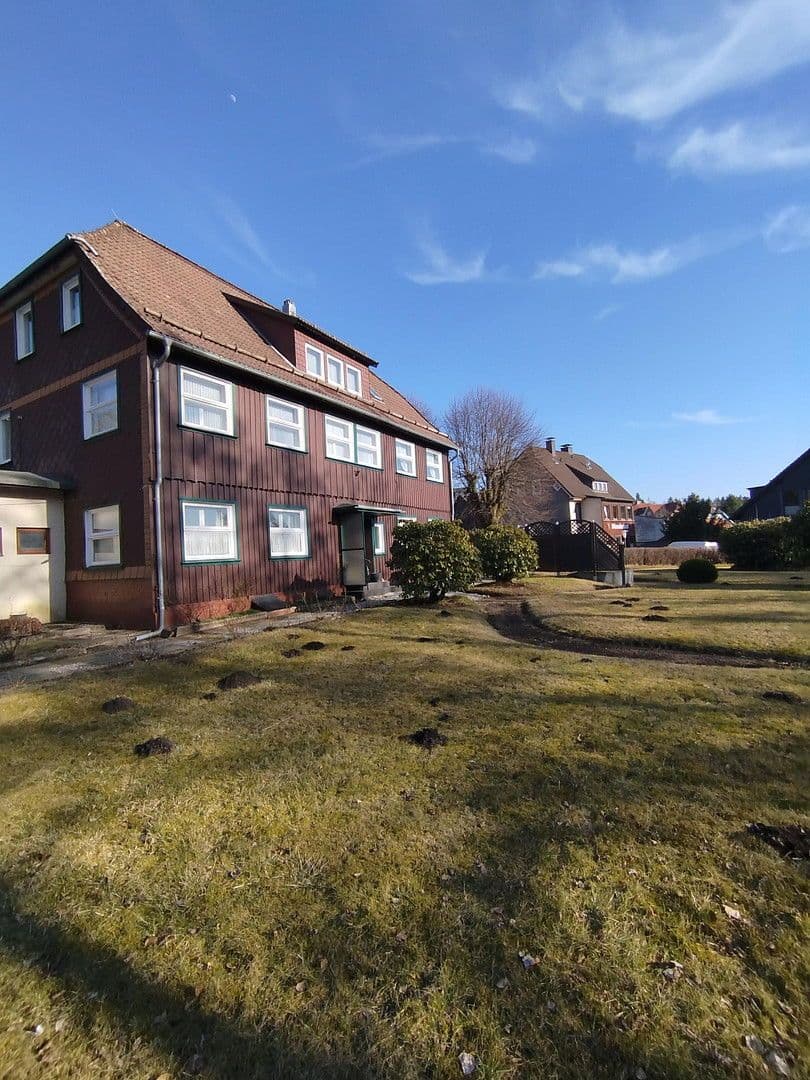 Prodej domu 370 m², pozemek 800 m², Braunlage, Dolní Sasko Prodej domu 370 m², pozemek 800 m², Braunlage, Dolní Sasko