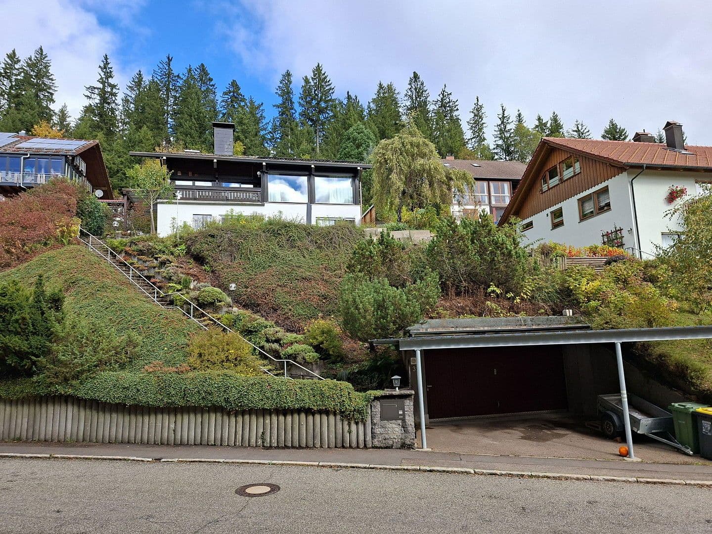 Prodej domu 240 m², pozemek 1.525 m², Furtwangen im Schwarzwald, Bádensko-Württembersko Prodej domu 240 m², pozemek 1.525 m², Furtwangen im Schwarzwald, Bádensko-Württembersko