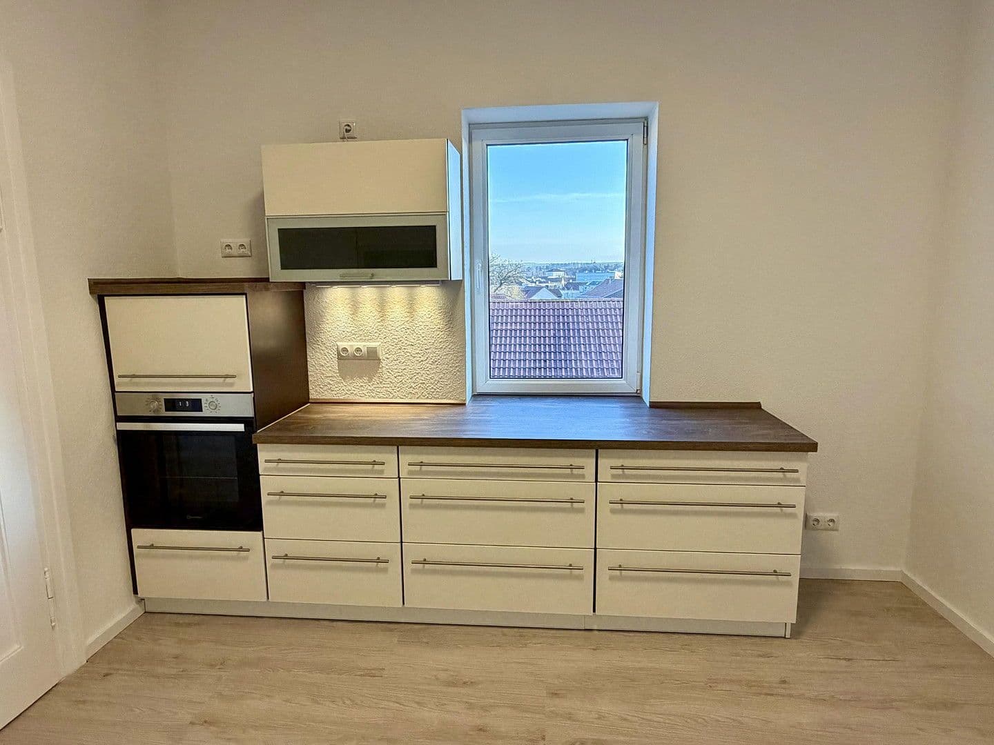 Pronájem bytu 4+1 95 m², Ernst-Kohl-Straße 8, Weimar, Durynsko Pronájem bytu 4+1 95 m², Ernst-Kohl-Straße 8, Weimar, Durynsko