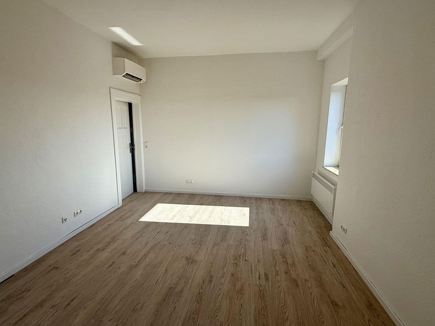 Pronájem bytu 4+1 95 m², Ernst-Kohl-Straße 8, Weimar, Durynsko Pronájem bytu 4+1 95 m², Ernst-Kohl-Straße 8, Weimar, Durynsko