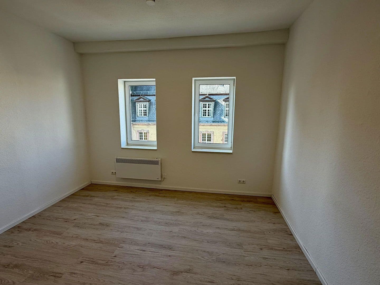 Pronájem bytu 4+1 95 m², Ernst-Kohl-Straße 8, Weimar, Durynsko Pronájem bytu 4+1 95 m², Ernst-Kohl-Straße 8, Weimar, Durynsko