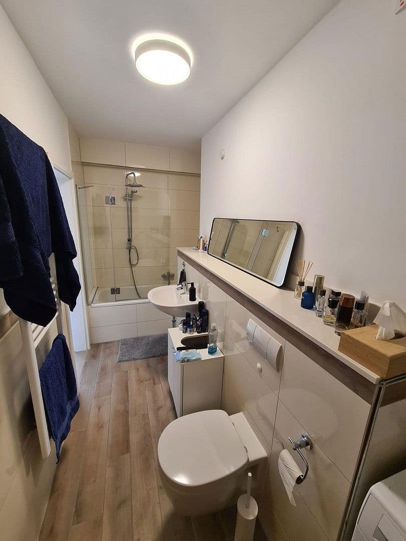 Pronájem bytu 4+1 95 m², Schirmerstr. 11, Düsseldorf, Severní Porýní-Vestfálsko Pronájem bytu 4+1 95 m², Schirmerstr. 11, Düsseldorf, Severní Porýní-Vestfálsko