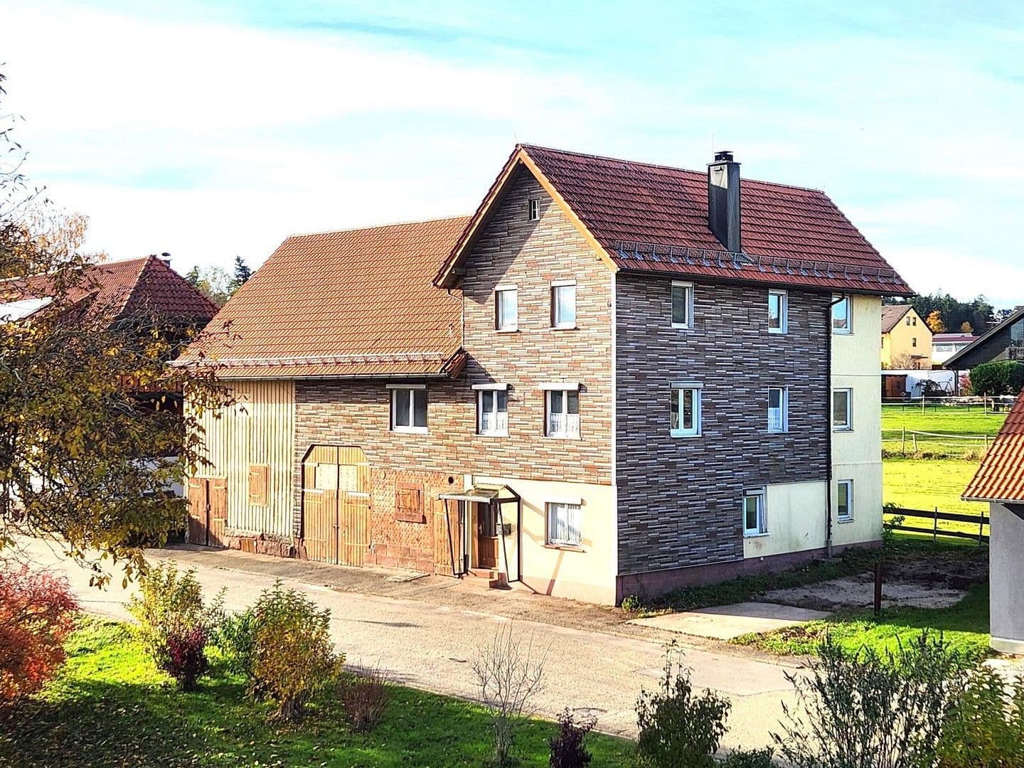 Prodej domu 163 m², pozemek 345 m², Simmersfeld, Bádensko-Württembersko Prodej domu 163 m², pozemek 345 m², Simmersfeld, Bádensko-Württembersko