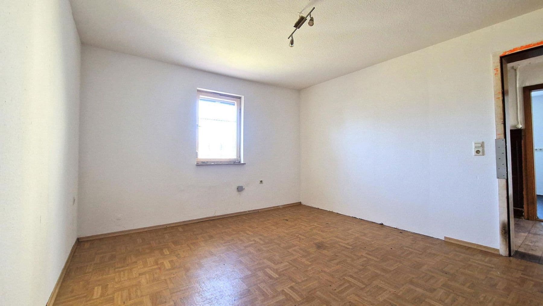 Prodej domu 163 m², pozemek 345 m², Simmersfeld, Bádensko-Württembersko Prodej domu 163 m², pozemek 345 m², Simmersfeld, Bádensko-Württembersko