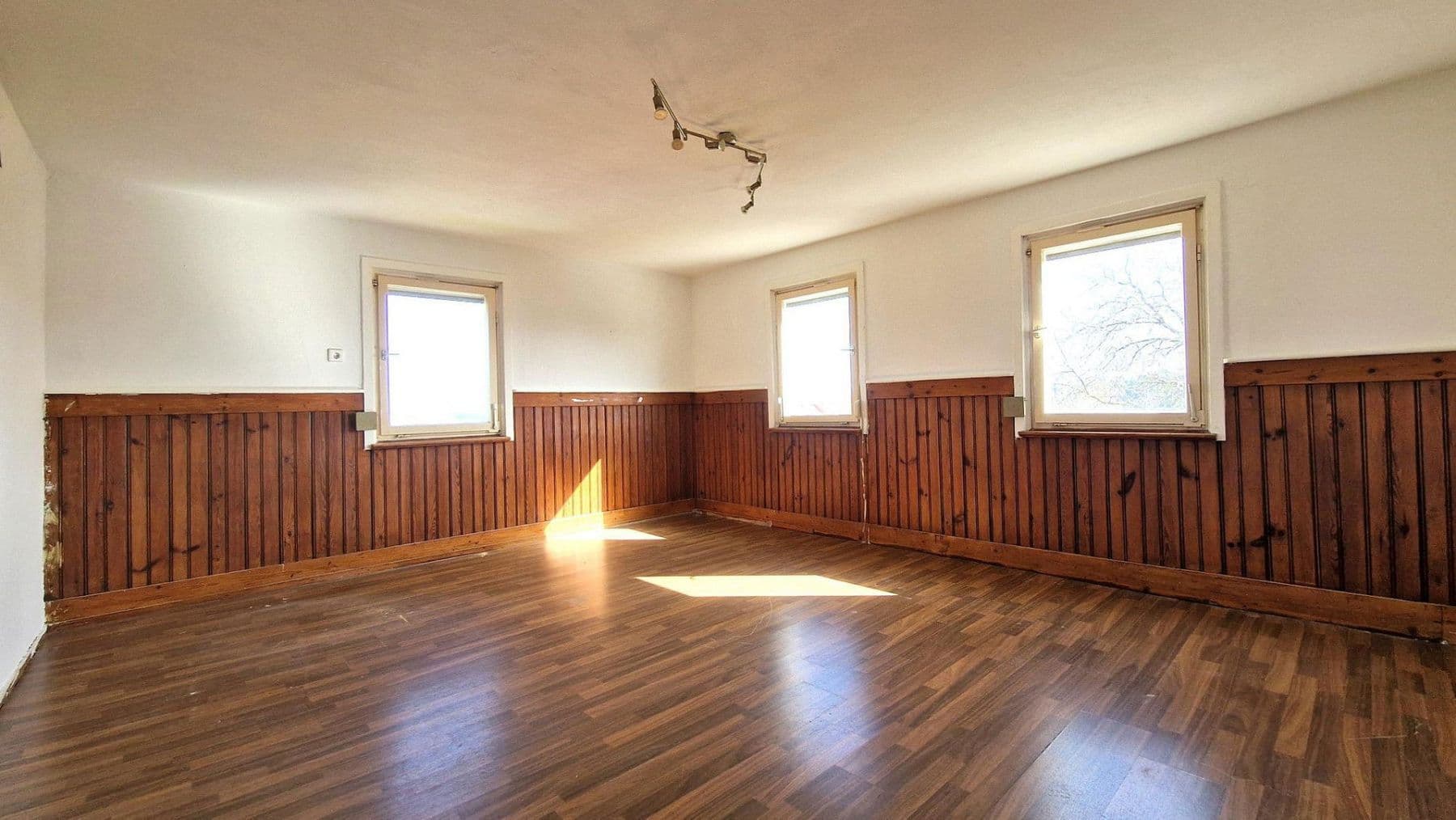 Prodej domu 163 m², pozemek 345 m², Simmersfeld, Bádensko-Württembersko Prodej domu 163 m², pozemek 345 m², Simmersfeld, Bádensko-Württembersko