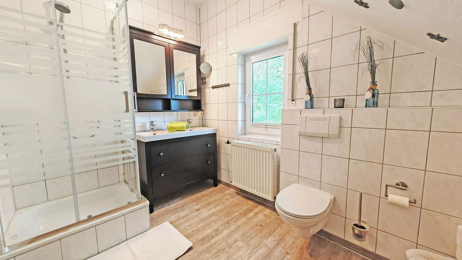 Prodej domu 91 m², pozemek 1.175 m², Zur Lenzer Höh 6, Haus 13, Fünfseen, Mecklenburg-Vorpommern Prodej domu 91 m², pozemek 1.175 m², Zur Lenzer Höh 6, Haus 13, Fünfseen, Mecklenburg-Vorpommern