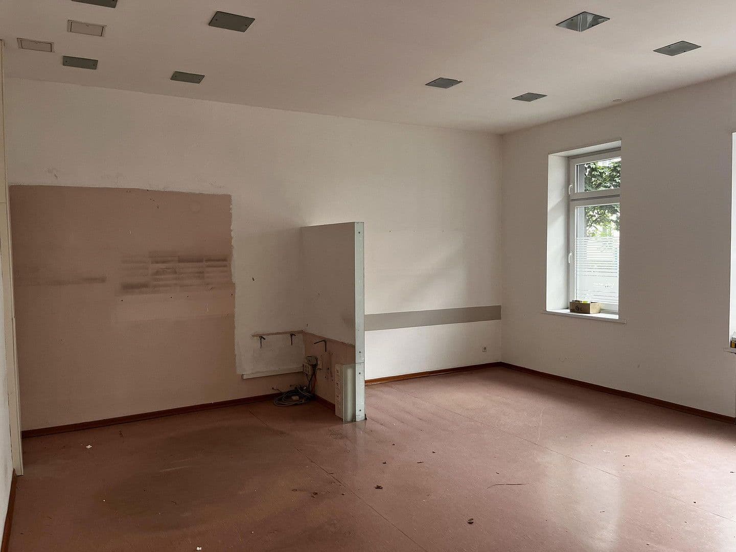 Pronájem kanceláře 116 m², Dietzgenstr. 93, Berlin, Berlín Pronájem kanceláře 116 m², Dietzgenstr. 93, Berlin, Berlín