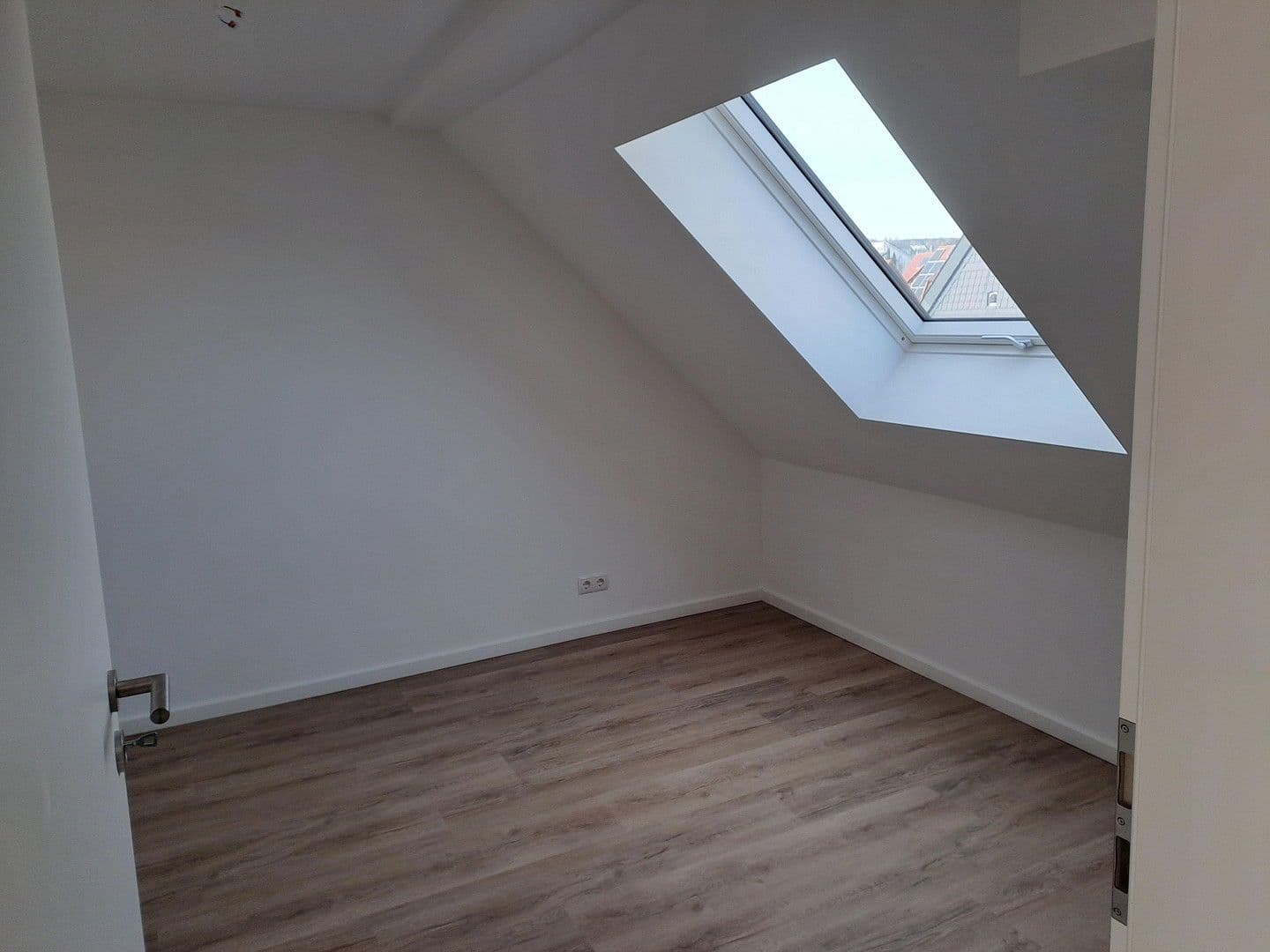 Pronájem bytu 3+1 92 m², Kallstadt, Porýní-Falc Pronájem bytu 3+1 92 m², Kallstadt, Porýní-Falc