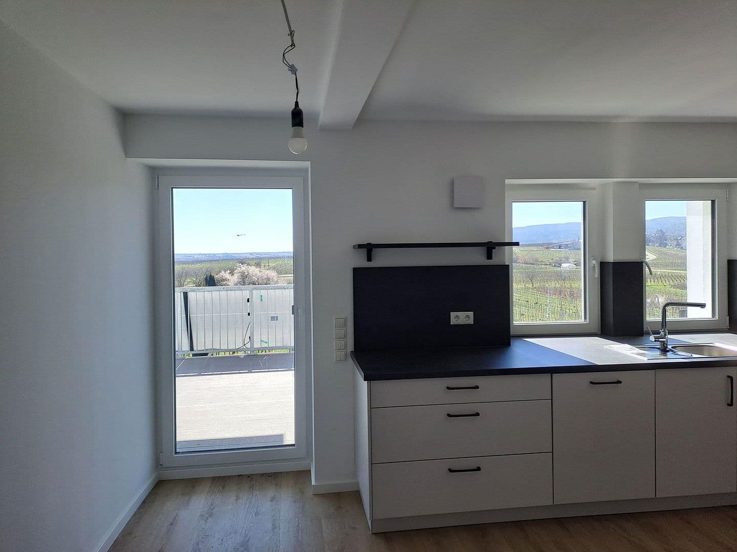 Pronájem bytu 3+1 92 m², Kallstadt, Porýní-Falc Pronájem bytu 3+1 92 m², Kallstadt, Porýní-Falc