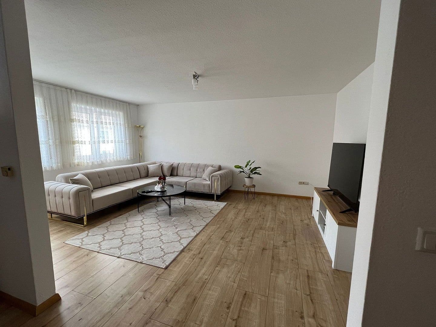 Pronájem bytu 4+kk 118 m², Brunnenstr. 15/1, Krauchenwies, Bádensko-Württembersko Pronájem bytu 4+kk 118 m², Brunnenstr. 15/1, Krauchenwies, Bádensko-Württembersko