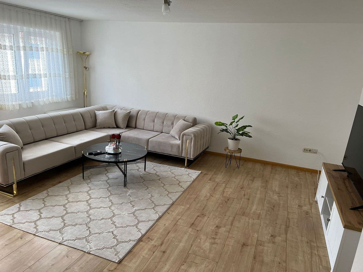 Pronájem bytu 4+kk 118 m², Brunnenstr. 15/1, Krauchenwies, Bádensko-Württembersko Pronájem bytu 4+kk 118 m², Brunnenstr. 15/1, Krauchenwies, Bádensko-Württembersko
