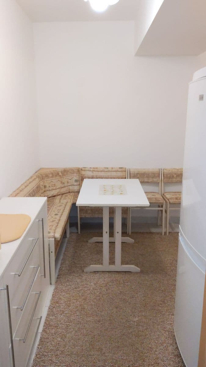 Pronájem bytu 1+1 59 m², Jeronýmova, Kolín, Středočeský kraj Pronájem bytu 1+1 59 m², Jeronýmova, Kolín, Středočeský kraj