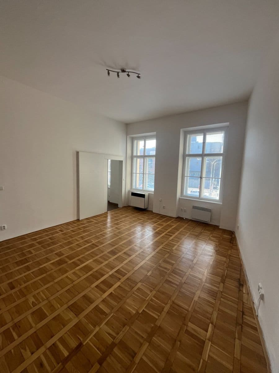 Pronájem bytu 1+1 43 m², třída Kpt. Jaroše, Brno, Jihomoravský kraj Pronájem bytu 1+1 43 m², třída Kpt. Jaroše, Brno, Jihomoravský kraj