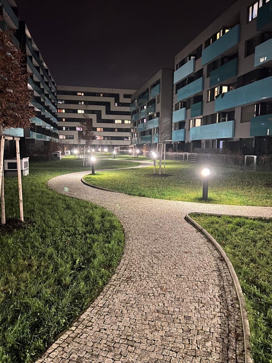 Pronájem bytu 2+kk 50 m², Argentinská, Praha, Praha Pronájem bytu 2+kk 50 m², Argentinská, Praha, Praha