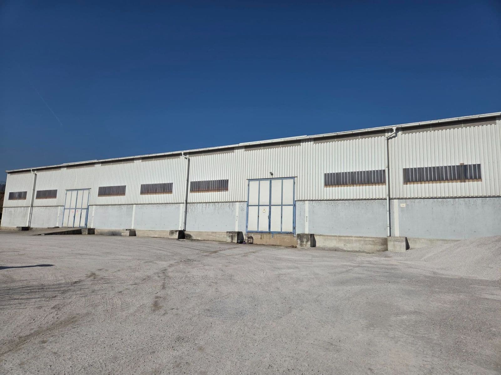 Pronájem nebytového prostoru 991 m², Zdice, Středočeský kraj Pronájem nebytového prostoru 991 m², Zdice, Středočeský kraj